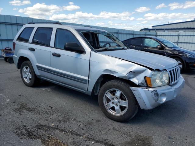 1J4GS48K35C526550 - 2005 JEEP GRAND CHER LAREDO 银色 照片 4