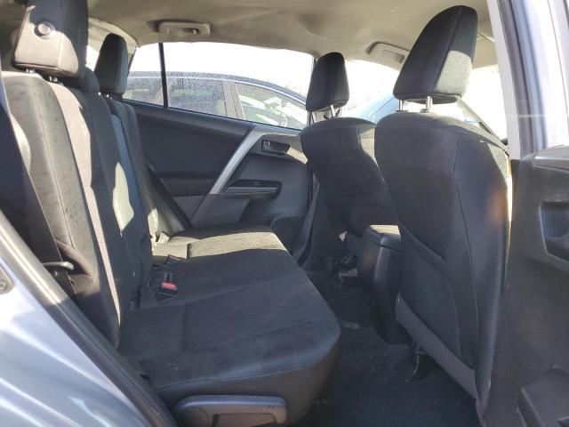 2T3ZFREV2JW496267 - 2018 TOYOTA RAV4 LE ვერცხლისფერი ფოტო 11