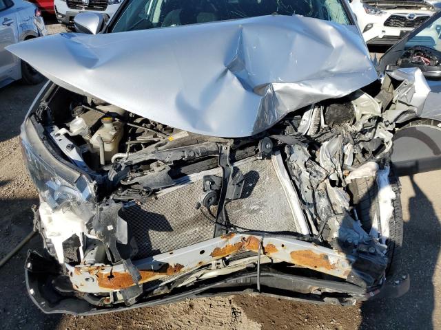 2T3ZFREV2JW496267 - 2018 TOYOTA RAV4 LE ვერცხლისფერი ფოტო 12