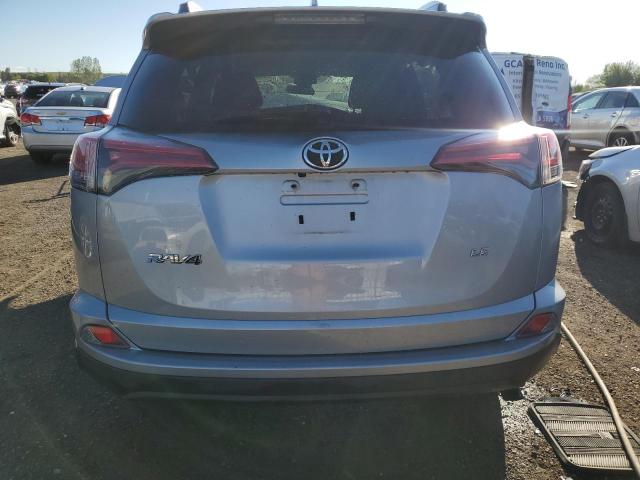 2T3ZFREV2JW496267 - 2018 TOYOTA RAV4 LE ვერცხლისფერი ფოტო 6