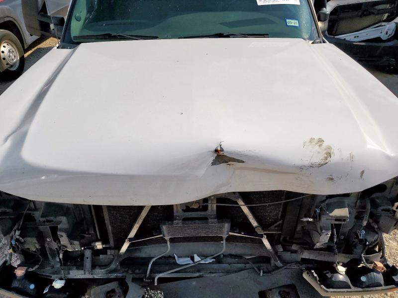 1GCHK23UX7F196916 - 2007 CHEVROLET SILVERADO K2500 HEAVY DUTY WHITE photo 11