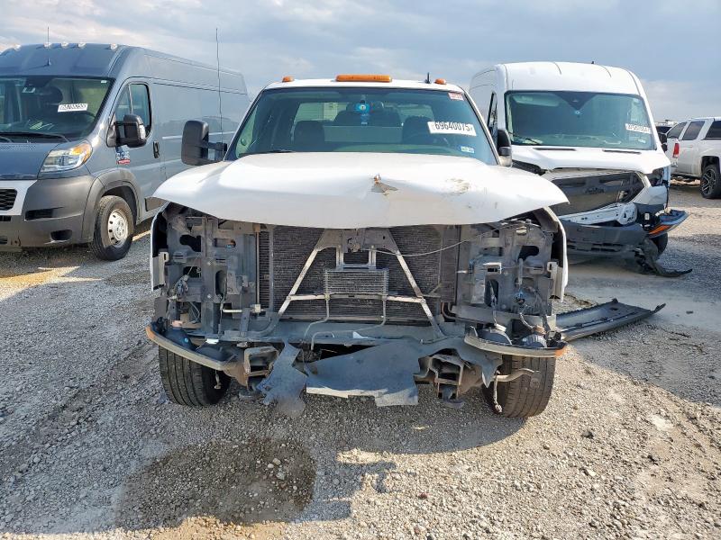 1GCHK23UX7F196916 - 2007 CHEVROLET SILVERADO K2500 HEAVY DUTY WHITE photo 5