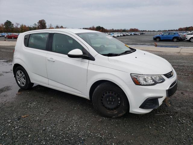 1G1JG6SH3H4173885 - 2017 CHEVROLET SONIC WHITE photo 4