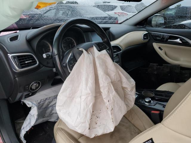 SJKCH5CP7HA015657 - 2017 INFINITI QX30 BASE 勃艮第红 照片 8