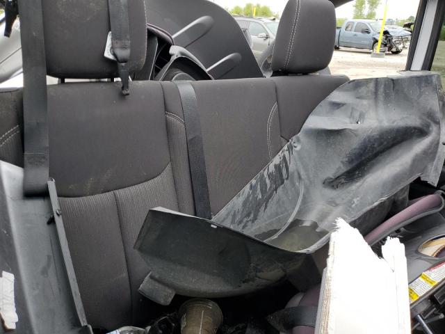 1C4BJWEG0JL853030 - 2018 JEEP WRANGLER UNLIMITED SAHARA SILVER photo 11