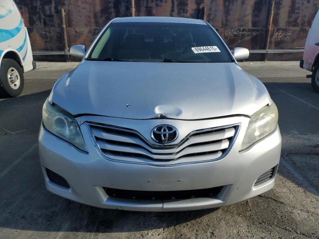 4T4BF3EK2BR166066 - 2011 TOYOTA CAMRY BASE Серебристый фото 5