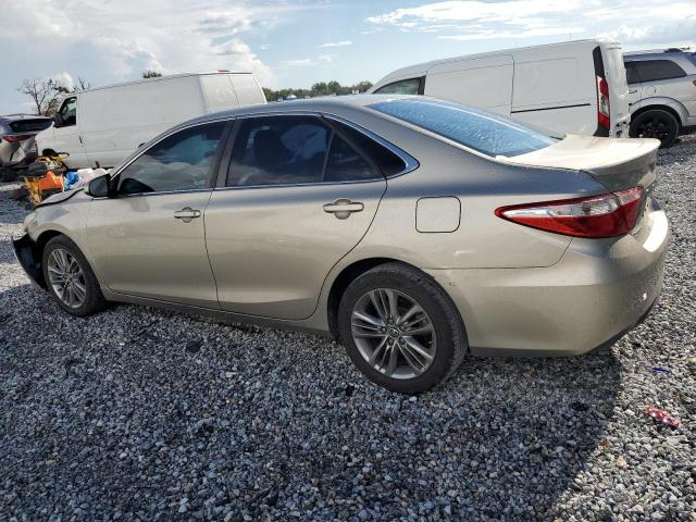 4T1BF1FK4FU070488 - 2015 TOYOTA CAMRY LE 灰色 照片 2