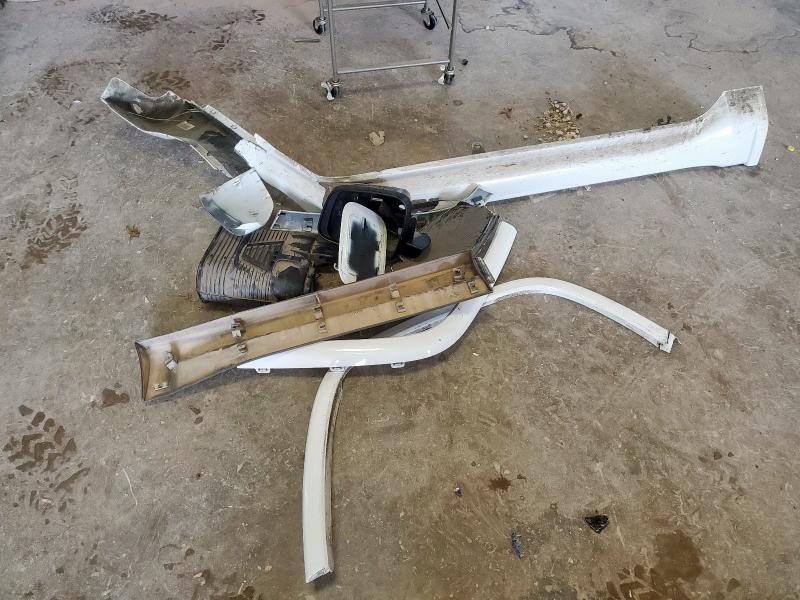 1C4RJEAG4JC328664 - 2018 JEEP GRAND CHER LAREDO WHITE photo 13