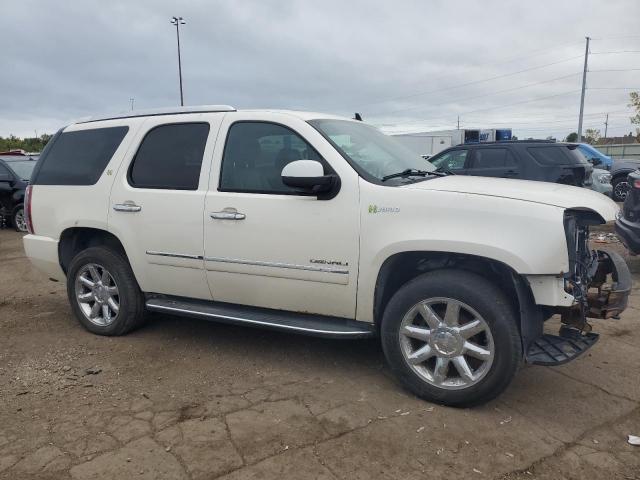 1GKS2GEJXBR323150 - 2011 GMC YUKON DENALI HYBRID WHITE photo 4