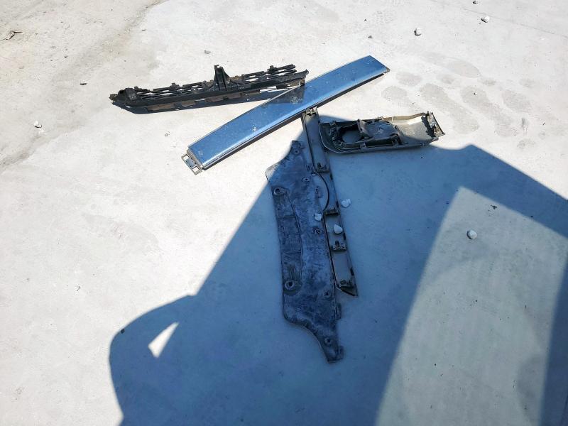 JTEBU5JR7F5265822 - 2015 TOYOTA 4RUNNER SR5/SR5 PREMIUM WHITE photo 13