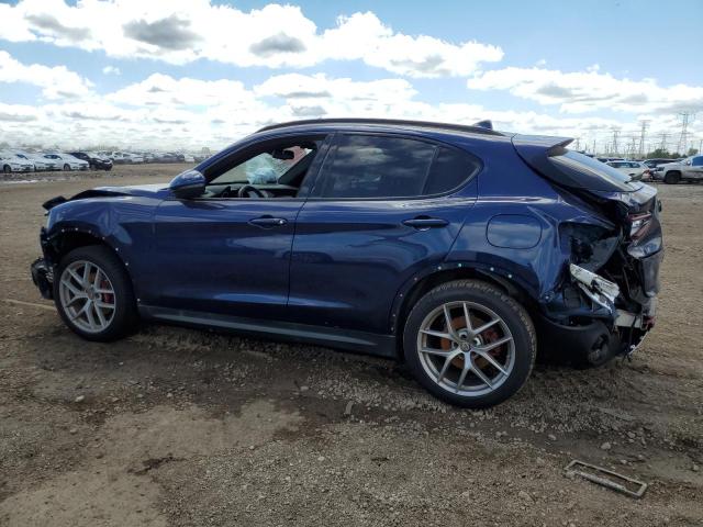 ZASFAKNN5J7B73455 - 2018 ALFA ROMEO STELVIO TI SPORT BLUE photo 2
