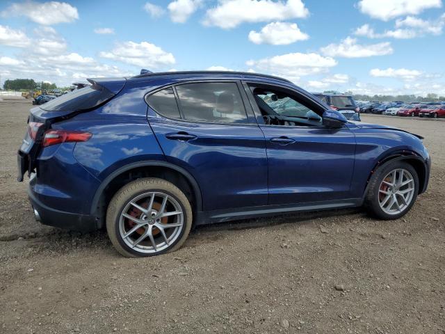ZASFAKNN5J7B73455 - 2018 ALFA ROMEO STELVIO TI SPORT BLUE photo 3