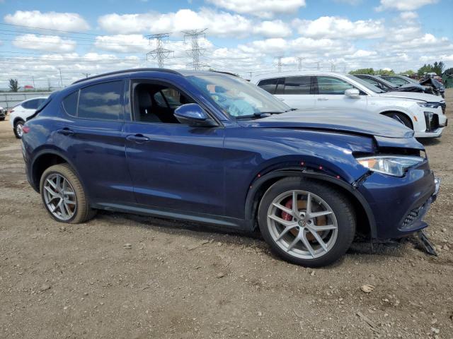 ZASFAKNN5J7B73455 - 2018 ALFA ROMEO STELVIO TI SPORT BLUE photo 4