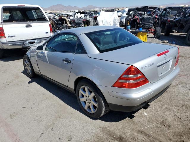 WDBKK47F5WF007308 - 1998 MERCEDES-BENZ SLK 230 KOMPRESSOR SILVER photo 2