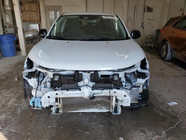 JA4ARUAU7NU019853 - 2022 MITSUBISHI OUTLANDER ES SILVER photo 5