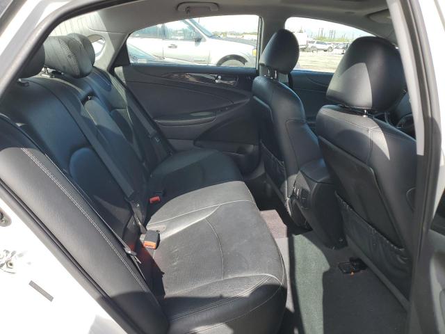 5NPEC4AC2DH675919 - 2013 HYUNDAI SONATA SE WHITE photo 10