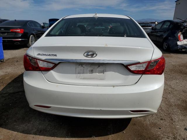 5NPEC4AC2DH675919 - 2013 HYUNDAI SONATA SE WHITE photo 6
