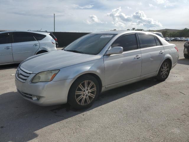 2005 TOYOTA AVALON XL, 