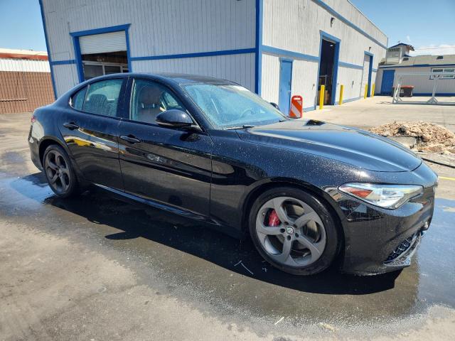 ZARFAEBNXJ7592034 - 2018 ALFA ROMEO GIULIA أسود صورة 4