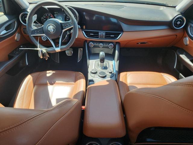 ZARFAEBNXJ7592034 - 2018 ALFA ROMEO GIULIA أسود صورة 8