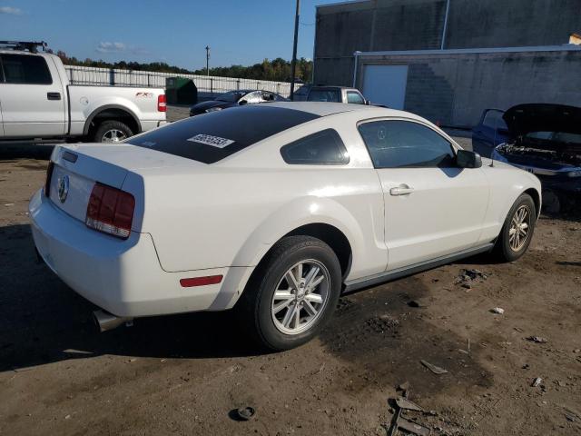 1ZVFT80N255179953 - 2005 FORD MUSTANG WHITE photo 3