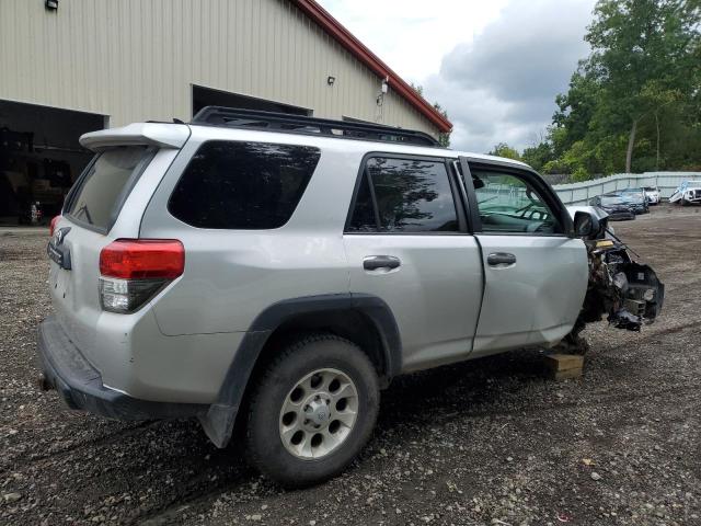 JTEBU5JR5A5003046 - 2010 TOYOTA 4RUNNER SR5 SILVER photo 3