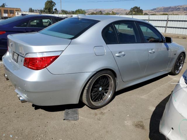 WBANB33584B087761 - 2004 BMW 545 I SILVER photo 3