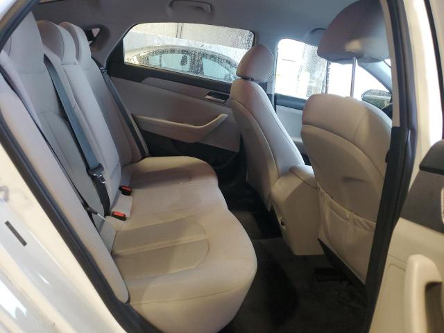 5NPE24AF0KH746688 - 2019 HYUNDAI SONATA SE WHITE photo 10