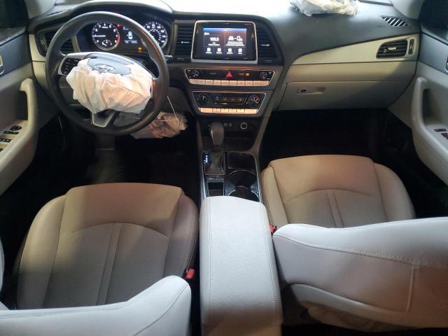 5NPE24AF0KH746688 - 2019 HYUNDAI SONATA SE WHITE photo 8