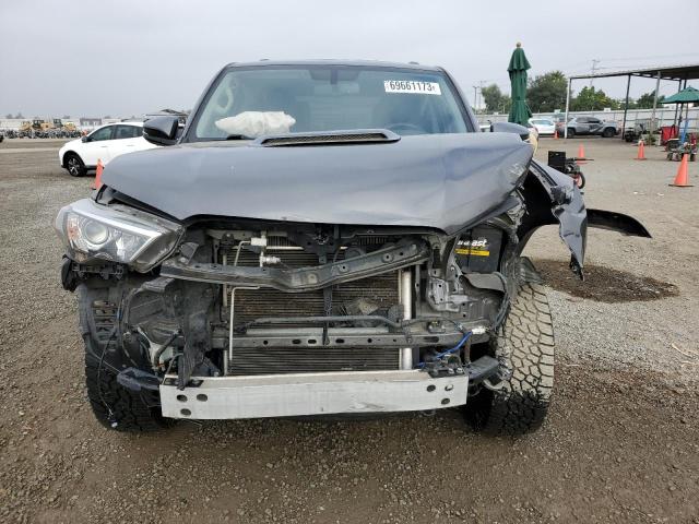 JTEBU5JR7H5469751 - 2017 TOYOTA 4RUNNER SR5/SR5 PREMIUM 灰色 照片 5