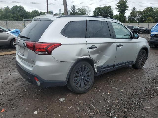 JA4AD3A38LZ010787 - 2020 MITSUBISHI OUTLANDER SE SILVER photo 3