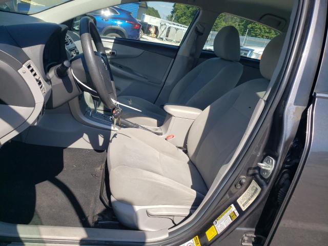 5YFBU4EEXDP150282 - 2013 TOYOTA COROLLA BASE Graphit Foto 7