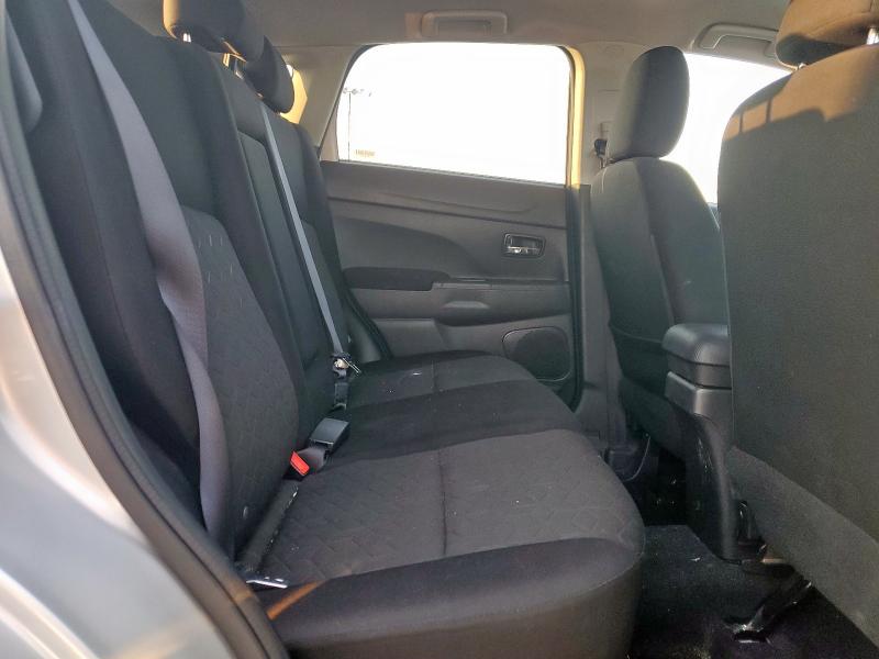 JA4AR3AU7LU005202 - 2020 MITSUBISHI OUTLANDER ES SILVER photo 11