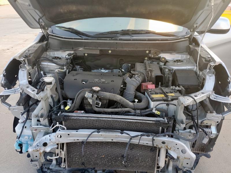 JA4AR3AU7LU005202 - 2020 MITSUBISHI OUTLANDER ES SILVER photo 12