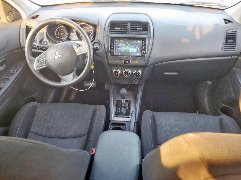 JA4AR3AU7LU005202 - 2020 MITSUBISHI OUTLANDER ES SILVER photo 8