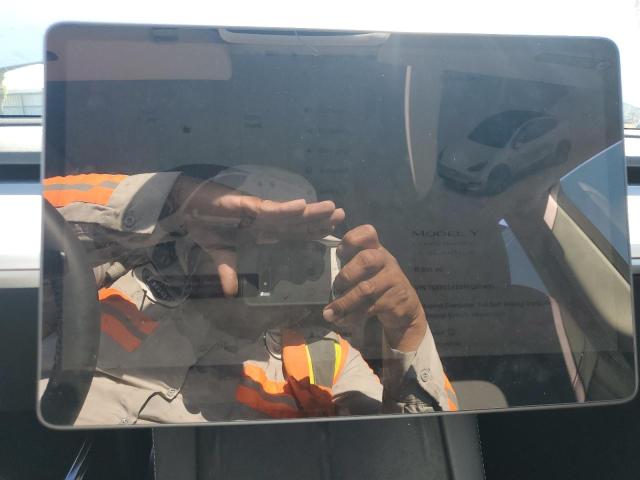 7SAYGDEE6RF083400 - 2024 TESLA MODEL Y 白色 照片 9