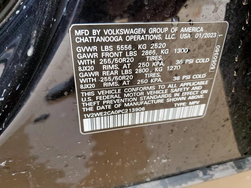 1V2WE2CA0PC213906 - 2023 VOLKSWAGEN ATLAS CROS SE Czarny zdjęcie 13