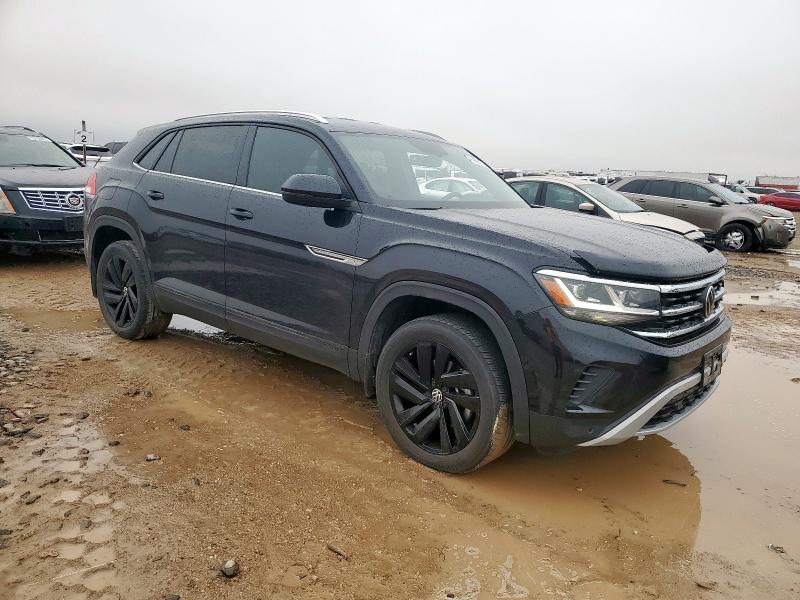 1V2WE2CA0PC213906 - 2023 VOLKSWAGEN ATLAS CROS SE Czarny zdjęcie 4