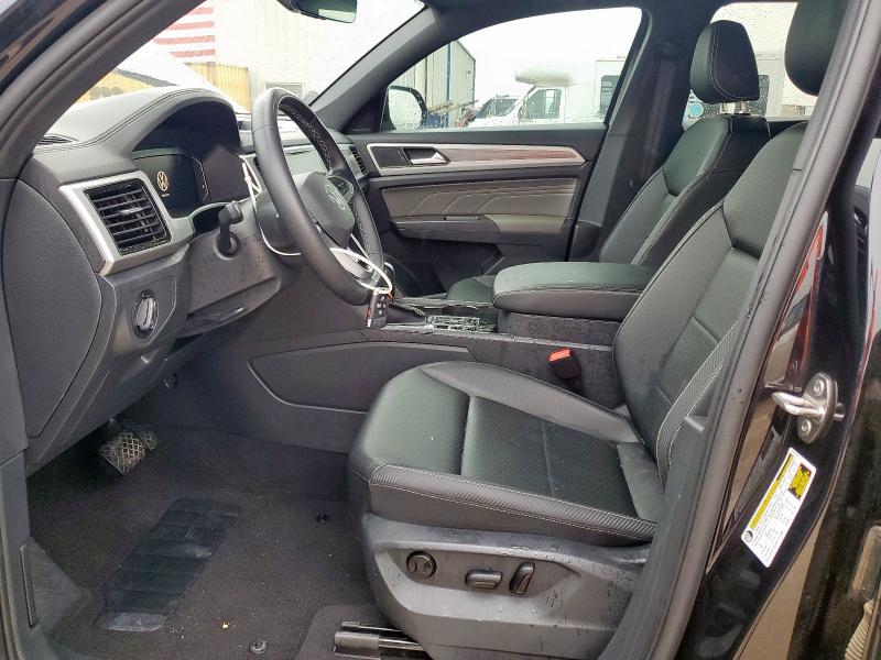 1V2WE2CA0PC213906 - 2023 VOLKSWAGEN ATLAS CROS SE Czarny zdjęcie 7