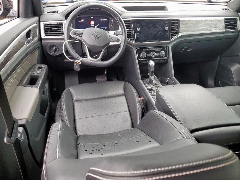 1V2WE2CA0PC213906 - 2023 VOLKSWAGEN ATLAS CROS SE Czarny zdjęcie 8