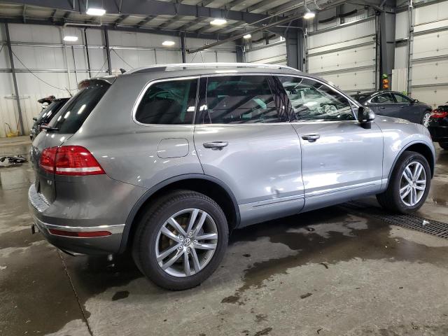 WVGEF9BP9GD012858 - 2016 VOLKSWAGEN TOUAREG SPORT GRAY photo 3