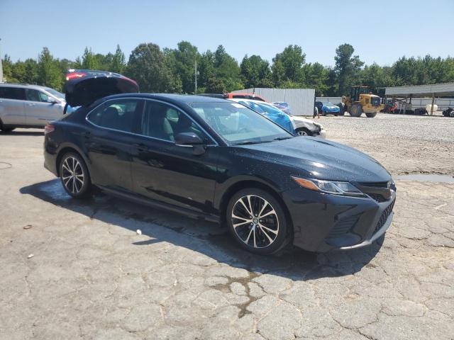 4T1B11HKXJU522996 - 2018 TOYOTA CAMRY L BLACK photo 4