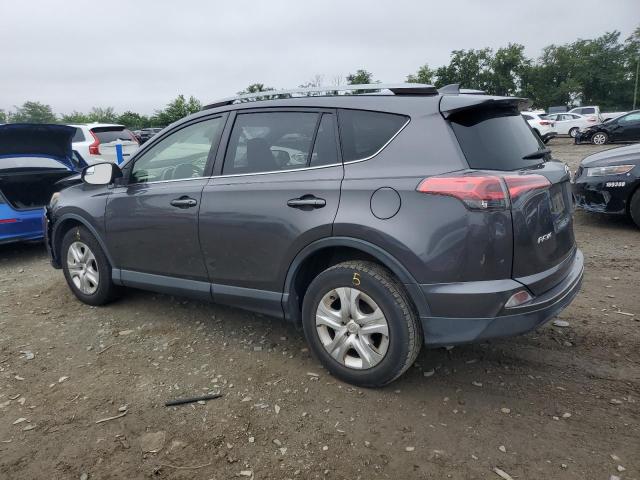 JTMBFREV4HJ130711 - 2017 TOYOTA RAV4 LE Grau Foto 2