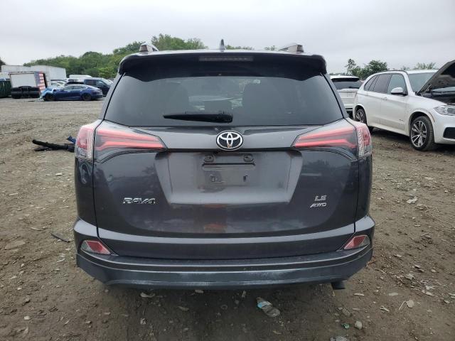JTMBFREV4HJ130711 - 2017 TOYOTA RAV4 LE Grau Foto 6