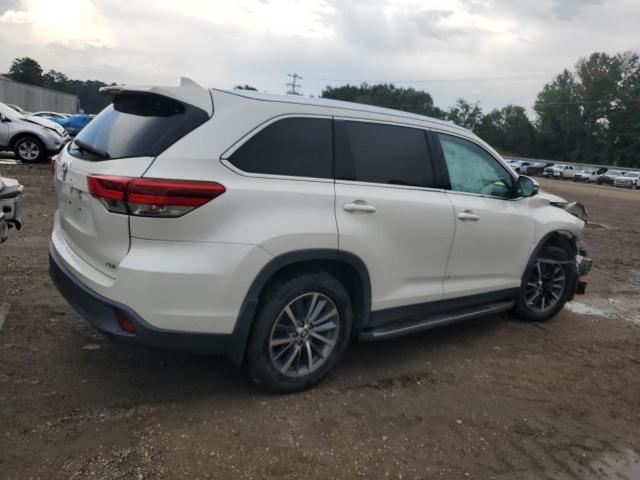 5TDKZRFH7KS573400 - 2019 TOYOTA HIGHLANDER SE WHITE photo 3
