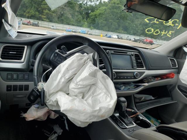 5TDKZRFH7KS573400 - 2019 TOYOTA HIGHLANDER SE WHITE photo 8