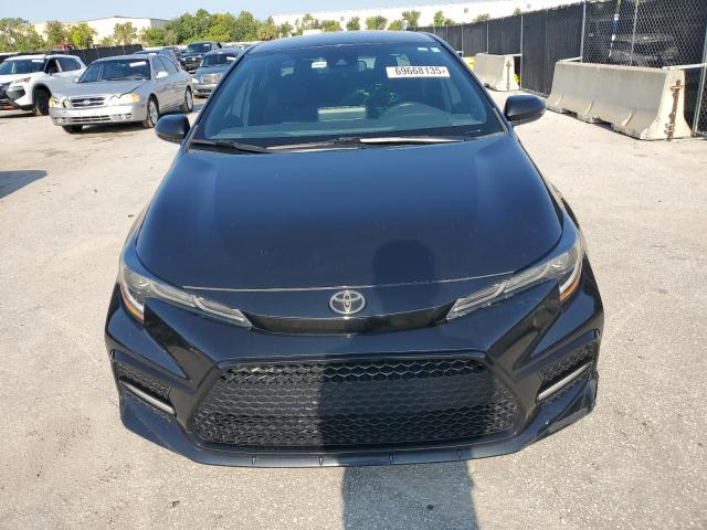 5YFS4MCE3NP115555 - 2022 TOYOTA COROLLA SE BLACK photo 5