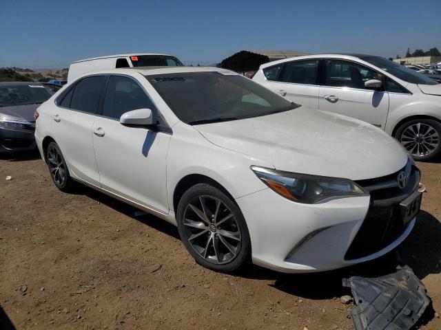 4T1BF1FK9HU647325 - 2017 TOYOTA CAMRY LE WHITE photo 4