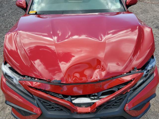 4T1T11AK2PU133874 - 2023 TOYOTA CAMRY SE NIGHT SHADE RED photo 11