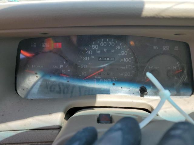 2MEFM74W15X603374 - 2005 MERCURY GRAND MARQUIS GS WHITE photo 9